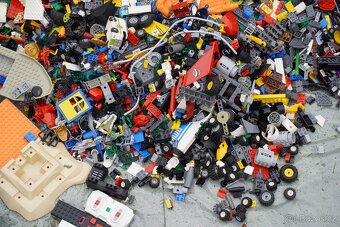 Lego 24,7 kg + návody - 14