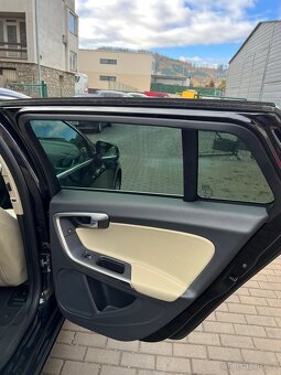 Volvo V60 D6 Plug-In Hybrid - 14