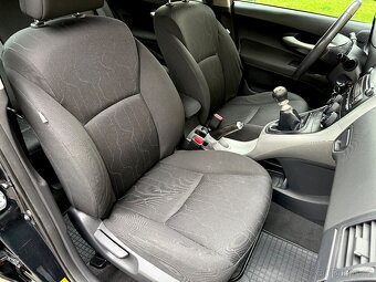 Toyota Auris 1.33i 73kW, ČR, 9/2011, 2.maj. Nové STK - 14