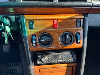 Mercedes-Benz 124 E220 kupé w124 - 14