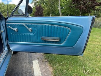 Ford Mustang Cabriolet z roku 1965 - 14