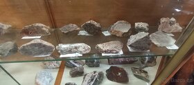 Sbírka minerálů s vitrínou nerosty - 14
