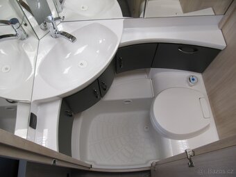 Prodám karavan Hobby 440 SF,r.v.2016 + mover + předstan. - 14