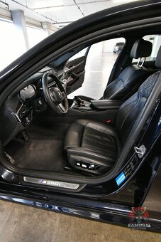 BMW M550i xDrive - 14