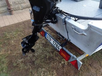 Hliníkový člun s motorem - 14