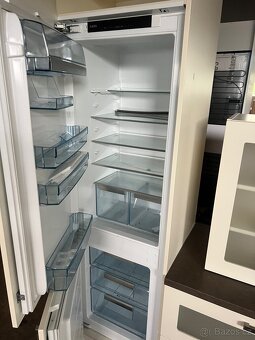 Kuchyň se všemi spotřebiči. - 14