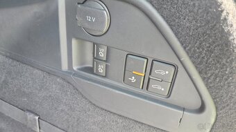 VW Touareg 3.0TDi     ■   PĚKNÝ VŮZ - 14