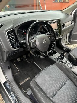 Mitsubishi Outlander 4x4, 09/2015, bílá, nafta, 7 místné - 14