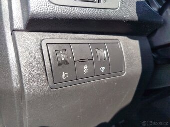Hyundai ix20 1.4i 66 kW / r.v. 9/2011 / najeto 157.962km - 14
