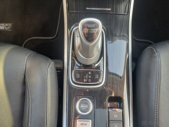 Mitsubishi Outlander 2.0 PHEV,  jen 37.t.Km - 14