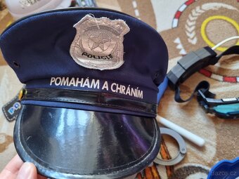 Policejní kostým, špión s výbavou - 14