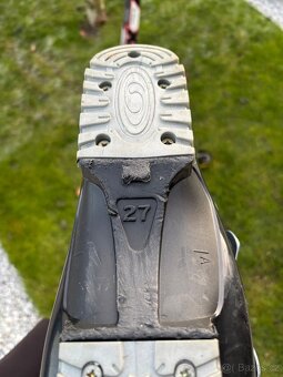 Lyže Fischer, lyžáky Salomon, hůlky, helma a brýle - 14