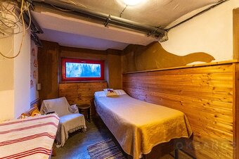 Útulný přírodní dům 4+1 s terasou, jezírkem, dílnou, zahrado - 14