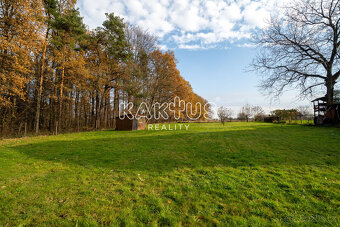 Prodej stavebního pozemku o výměře 1292 m2, ulice Osadní, Vr - 14