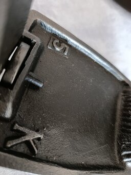 Stará velká orig. atypická žehlička s komínem. Krásná atyp - 14