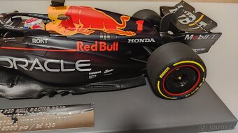 Max Verstappen 1:18 + Figurka + podpis karta - 14