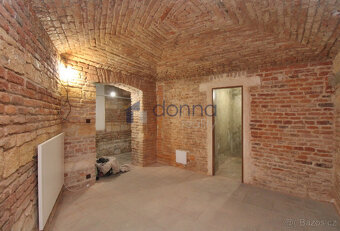 Obchodní prostor, 105m2, -1. podlaží, samostatný vchod, ul.  - 14
