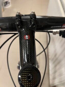 Full karbonové kolo s pevnou karbonovou vidlí. Kompletně na - 14