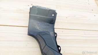 HYUNDAI i20 Blatník PP černý - 14