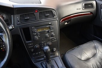 Volvo XC70 2.5 T AWD A/T CROSS COUNTRY,DKLIMA,KŮŽE,XENONY,AL - 14