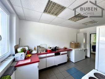 1/2 spoluvlastnického podílu areálu s administrativní budovo - 14