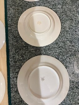 Různé staré talíře na výstavu nebo doplnění setu - 14