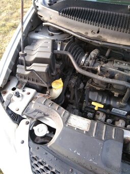 2003 Dodge Grand Caravan 3.3 V6 7 míst sleva - 14
