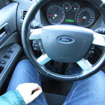 Ford Focus C-MAX 1,6i 85kw, SERVIS ZA 16 000kč - 14