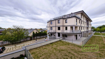 Pronájem bytu 2+kk s balkonem, sklepem a parkovacím stáním v - 14