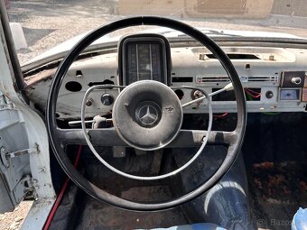 Mercedes-Benz W111 220b - 14