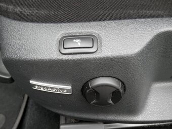 VW Golf 2.0TDi 110Kw, Highline, Masáž, Nové v ČR - 14