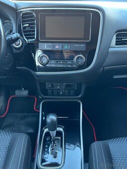 Mitsubishi Outlander 2.3Di-D 110kW 4x4 Automat - 14
