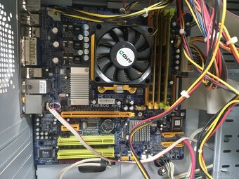 Prodám sadu stolních počítačů dle foto jako celek LEVNĚ - 14