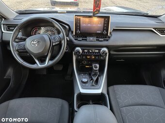 Toyota RAV 4  Rok výroby: září 2022  Stav tachometru: 80 000 - 14