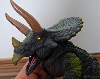 17 figurek dinosaurů - 14