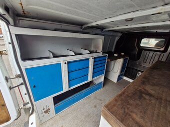 Ford Transit s dílenskou vestavbou VÝRAZNĚ SNÍŽENÁ CENA - 14