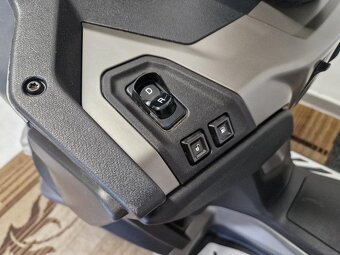 Piaggio MP3 530 hpe zpátečka kamera 10/2022 nové pneu - 14