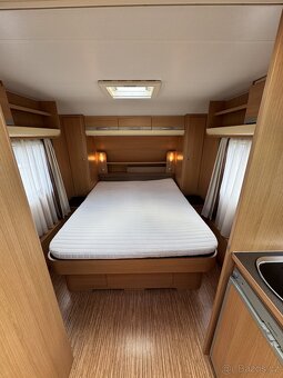 Adria Adora 563 PU ~ Královská postel - 14