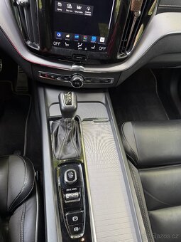Volvo XC60 B4 R-Design, 140 kW, nez. topení, tažné zar. - 14