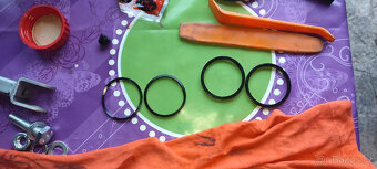 Suzuki SV 650N/S (1999- 2002) Třmen zadní + unašeč a držák - 14