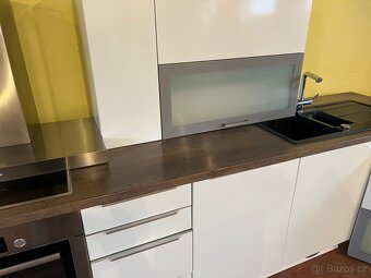 Moderní kuchyň se všemi spotřebiči - 14