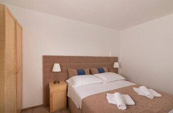 Chorvátsko-Krásny dom s veľkou záhradou, bazénom, saunou - 14