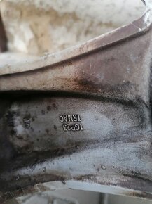 Alu kola 18” Dodge Challenger originální + letní pneu zánovn - 14