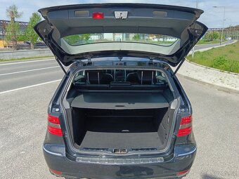 Mercedes B150 - 14
