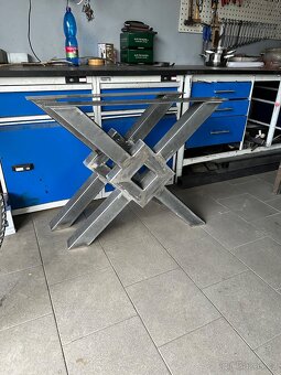 Kovové podnože - 14