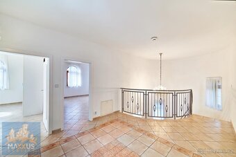Pronájem luxusní vily 5+1/T (243 m2), zahrada (382 m2), bazé - 14