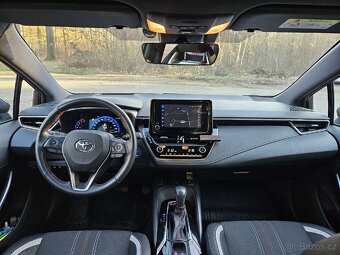 Toyota Corolla Hybrid 2.0 GR kombi - 14