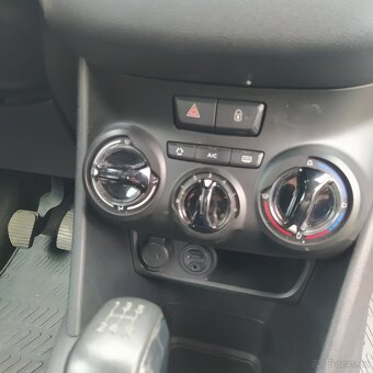 Peugeot 208 1.2 benzín 60kw, poctivých 136tkm, klima - 14