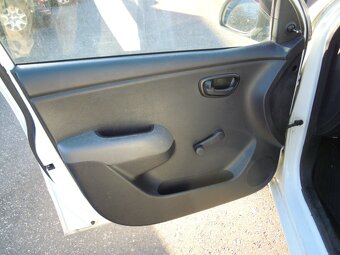 Hyundai i10 1.1i 68koní r.v.10/2011 vč. DPH - 14