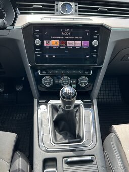 VW PASSAT B8 2.0TDI 110KW COMBI HIGHLINE ČR DPH KŮŽE - 14